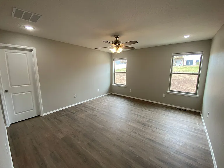 408 E Wright St — Photo 6