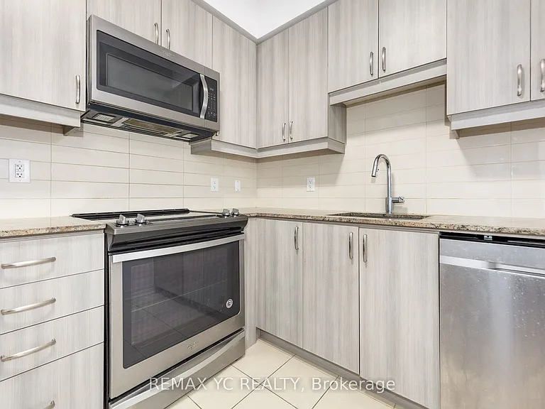 9191 Yonge St #201 — Photo 5