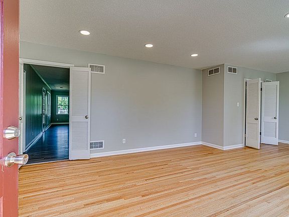 3rd image of 4644 Blanding Dr