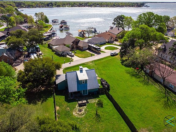 2nd image of 180 Seaside Dr