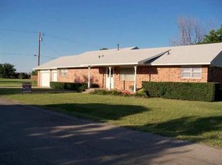 501 Oklahoma St, Geronimo, OK 73543