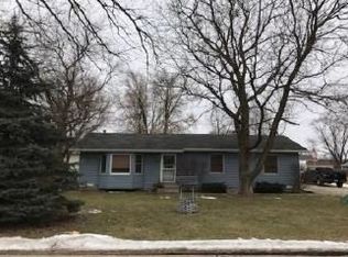 7610 E Maplewood Dr, Wonder Lake, IL 60097