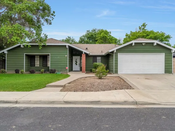 1718 Ash Ave, Clovis, CA 93611