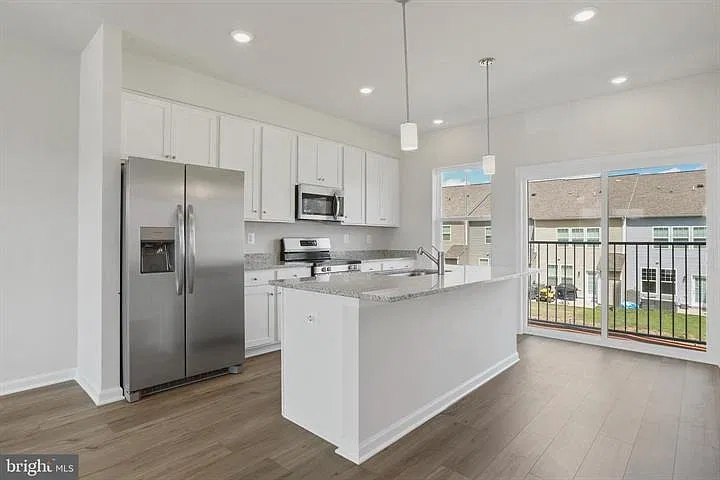 3 bed, 1708 sqft, $1,950 — Photo 3