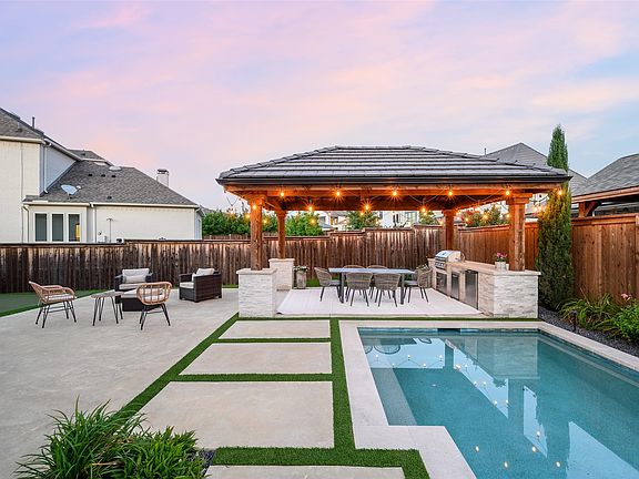2nd image of 2121 Normandy Cir