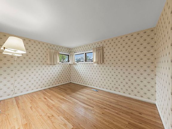 5th image of 137 N Richard Ave