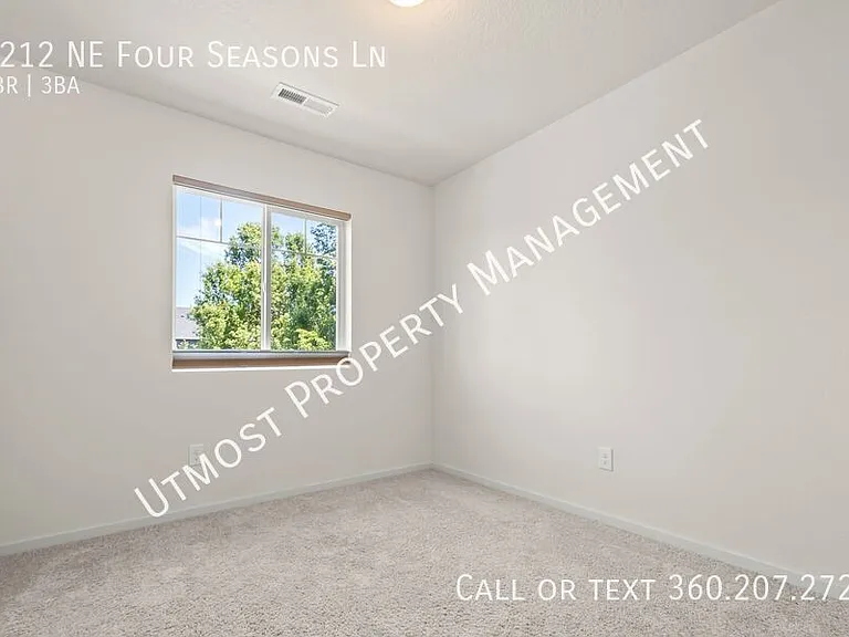 2212 NE Four Seasons Ln — Photo 4