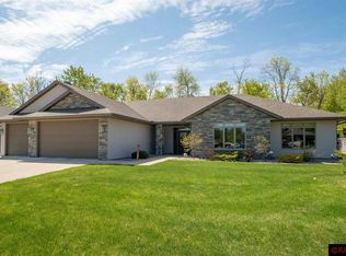 109 Crystal Ln, Mankato, MN 56001