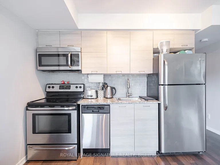 20 Joe Shuster Way #1208 — Photo 4