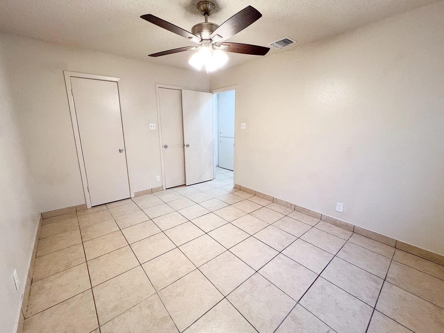 3 bed, 995 sqft, $1,395 — Photo 3