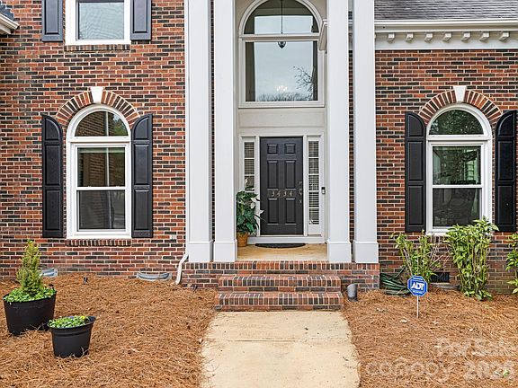 2nd image of 3434 Twelve Oaks Pl