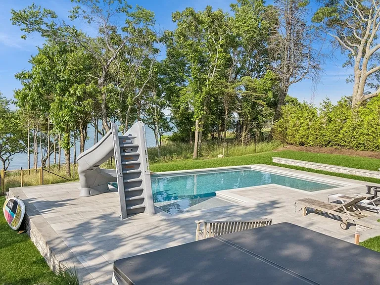 223 Kings Point Rd — Photo 9