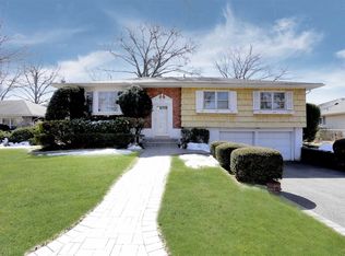 442 S Marginal Rd, Jericho, NY 11753