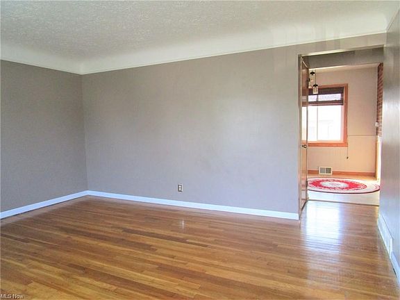 4th image of 15859 Harrison Dr