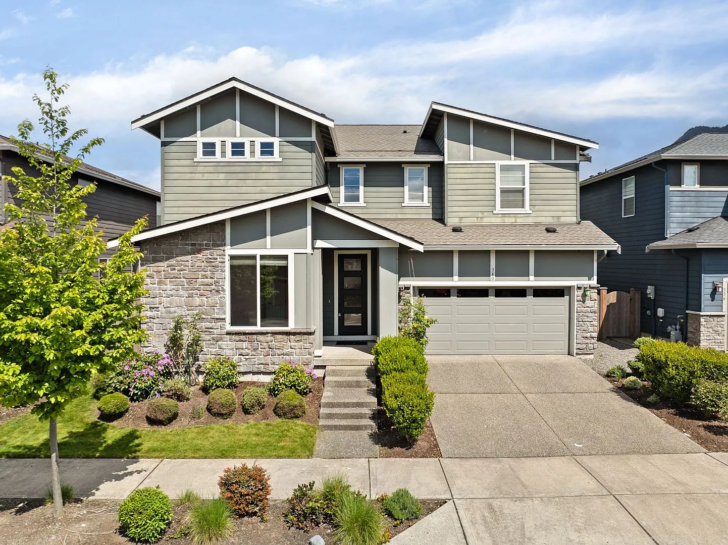 Perfect and Picturesque and Furnished! — Photo 1