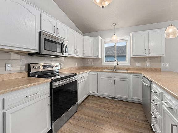 5th image of 8208 S Hughes Ave #1