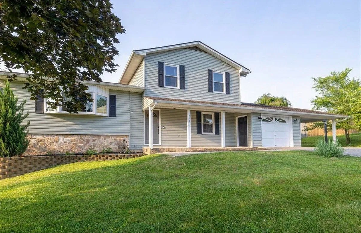 4 bed, 1800 sqft, $3,200 — Photo 3