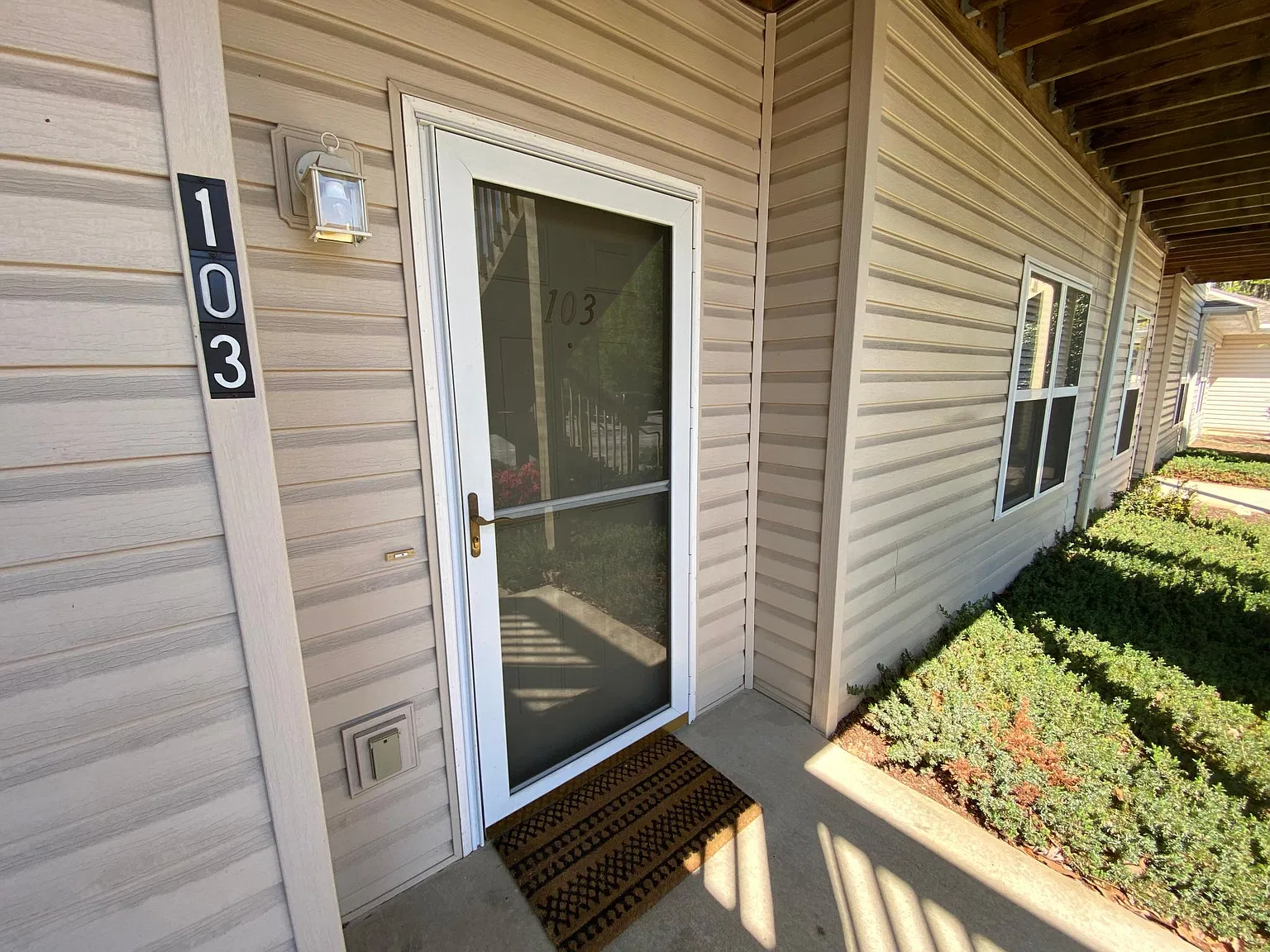 2 bed, 1198 sqft, $1,800 — Photo 3