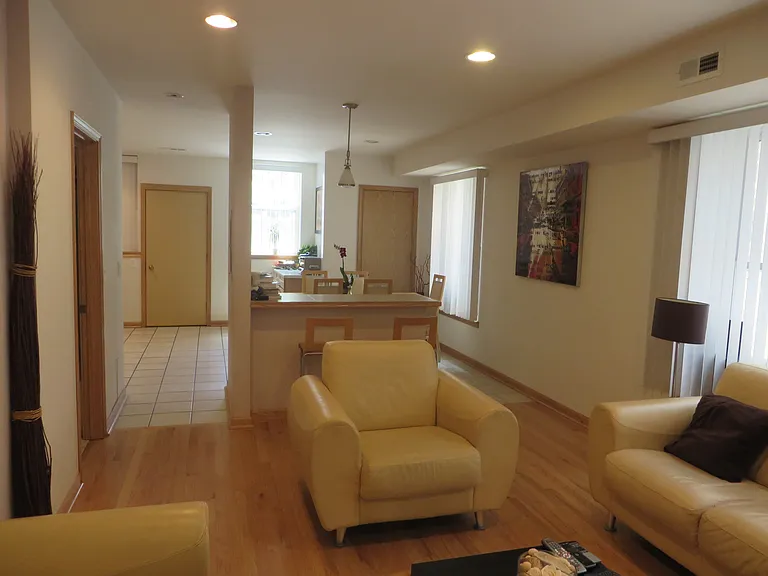 1653 E Thacker St #3E — Photo 2