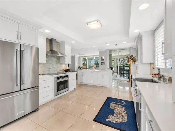 455 Cove Tower DR #304, NAPLES, FL 34110