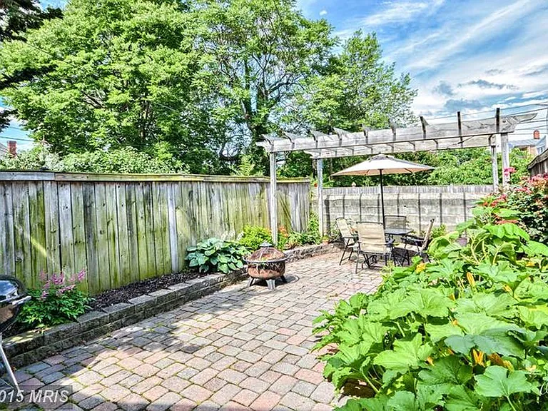 323 N Bentz St — Photo 9