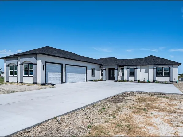 104 Windcrest Ln, Rockport, TX 78382