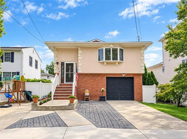 197 Currie Ave, Staten Island, NY 10306