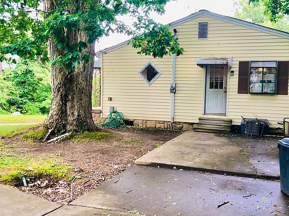 4th image of 432 Rogers Ave