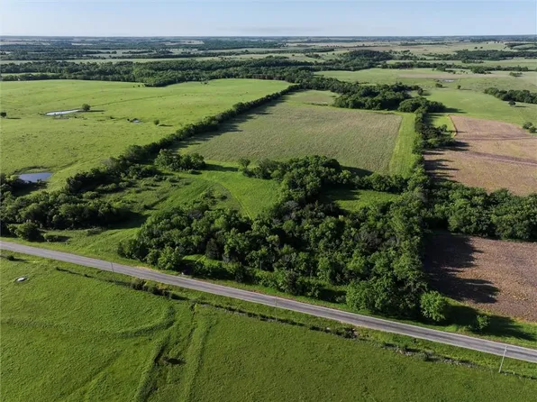 2405 W 1350th Rd, Centerville, KS 66014