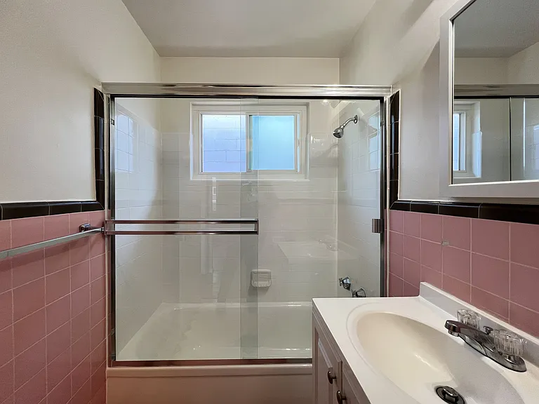 554 Walnut St #5 — Photo 8