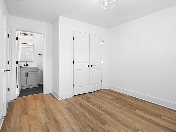 4th image of 700 N Dupont Ave #401