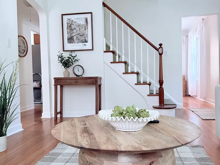 530 S Vail Ave — Photo 2