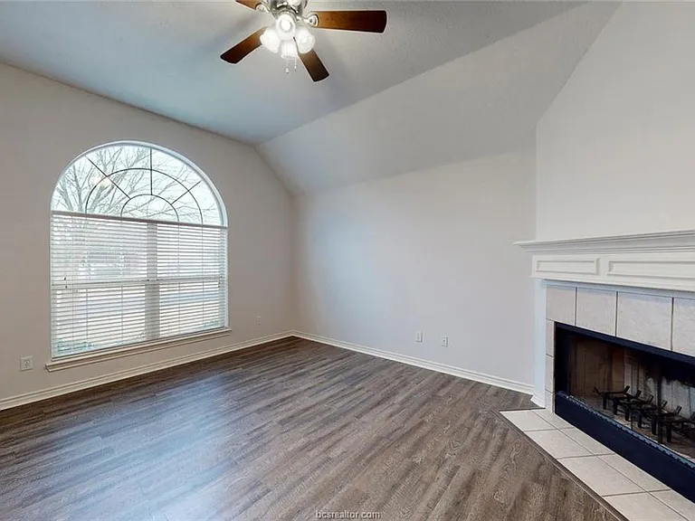 4015 Pomel Dr — Photo 3