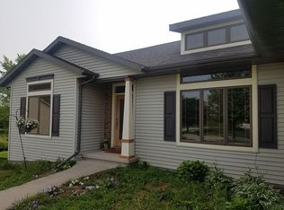 971 Larkspur Rd, Plymouth, WI 53073