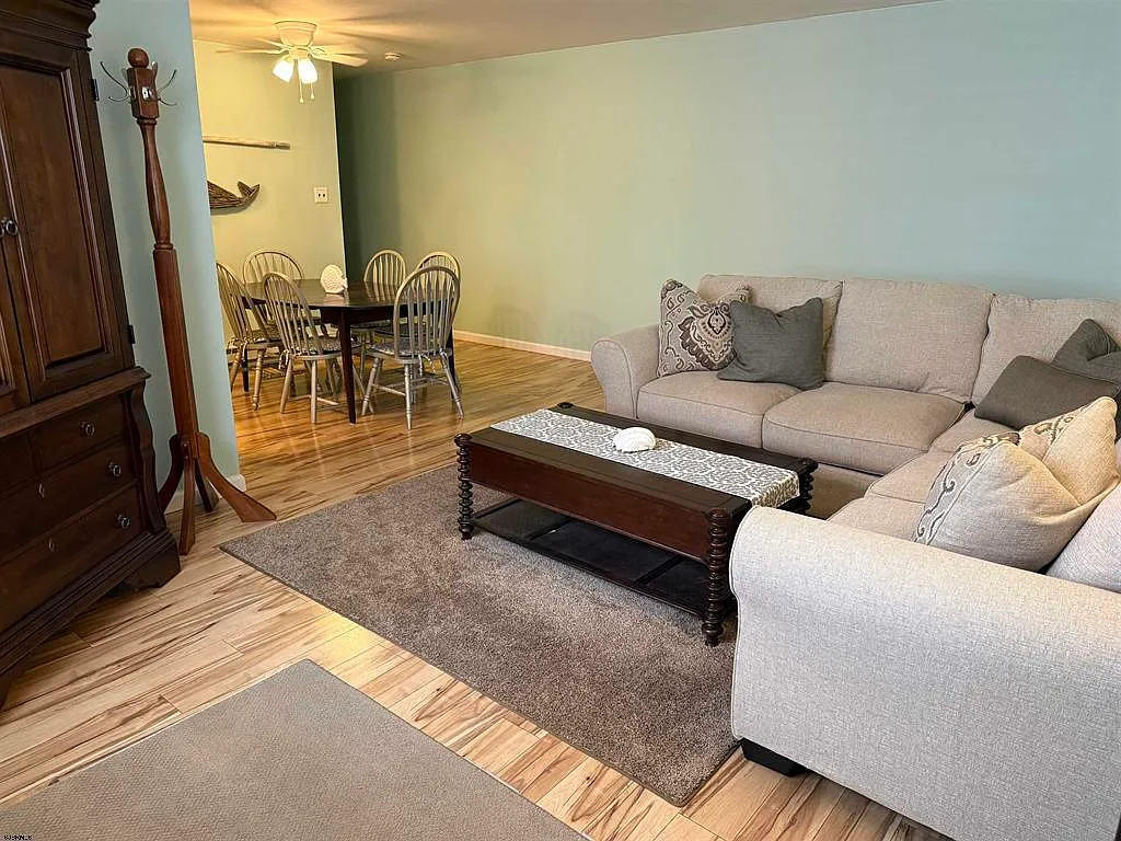 2 bed, $2,000 — Photo 2