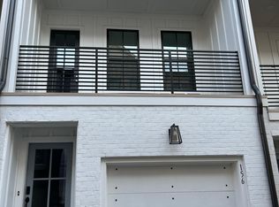 156 Chestnut Cir, Atlanta, GA 30342