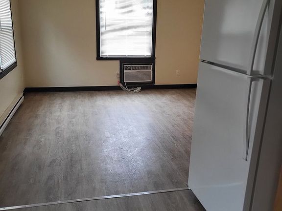 2nd image of 1910 Eastman Ave #A
