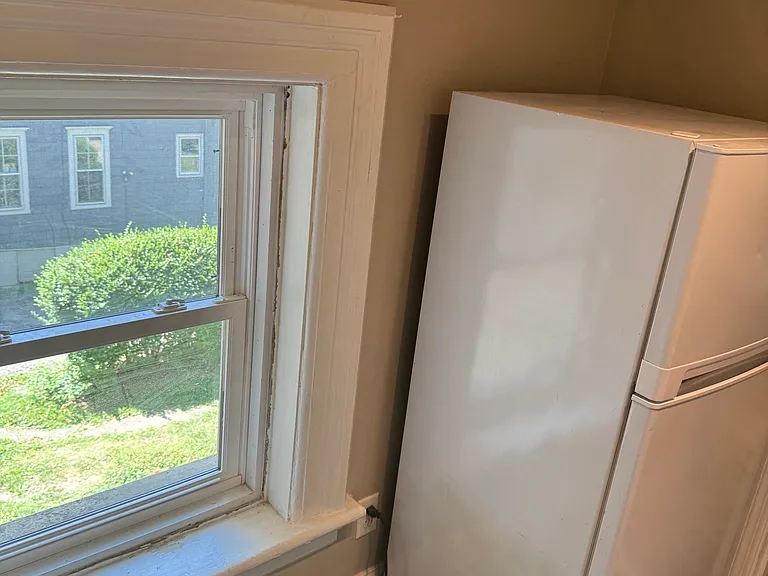 207 Plymouth Ave S #9 — Photo 3