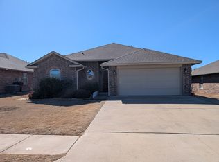 512 SW 43rd St, Moore, OK 73160