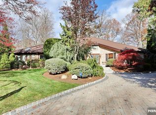4 Summertree Way, Montvale, NJ 07645
