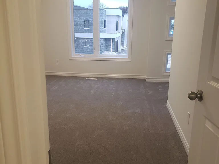3146 Turner Cres — Photo 9