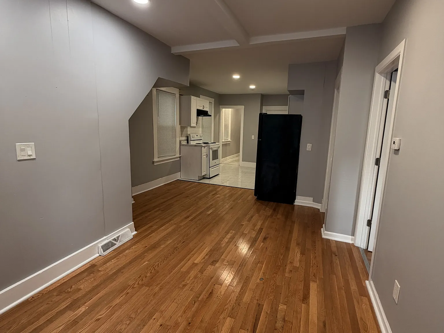 3 bed, 924 sqft, $1,875 — Photo 3