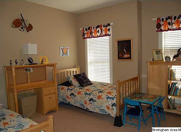 5th image of 308 River Oaks Cir