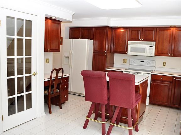 4th image of 151 Willow Pond Way