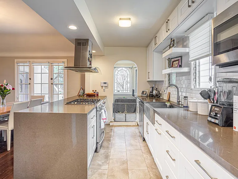 8920 David Ave — Photo 7