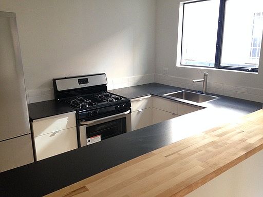 2nd image of 410 N Hayworth Ave APT 3