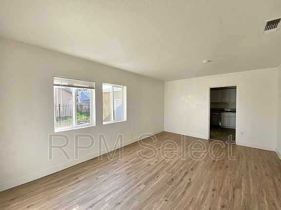3rd image of 1670 Glenrose Ave Unit A