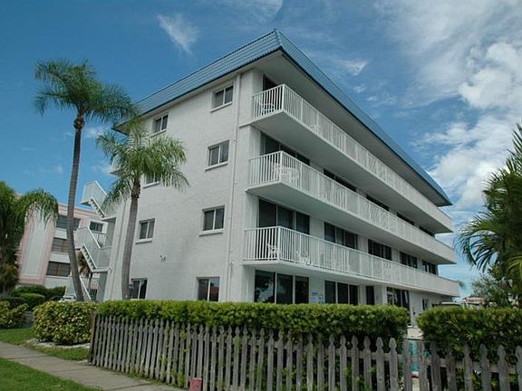 5th image of 800 Bayway Blvd APT 10