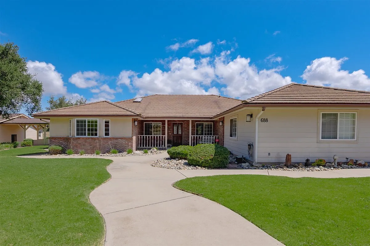 3 bed, 3.0 bath, 2653 sqft, $7,000 — Photo 3