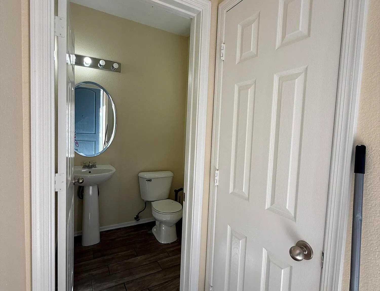 4 bed, 2.5 bath, 2132 sqft, $2,290 — Photo 2